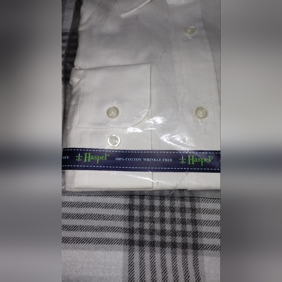 Men's Haspel  Brand Dress Shirt - Picture 2 of 4